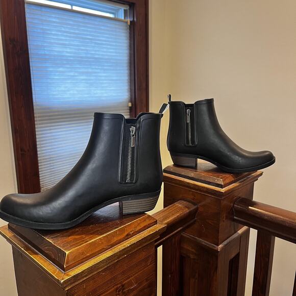 Lucky Brand Boots Shoes Womens Size 10 Black Rubber Waterproof Chelsea Ankle Zip - Picture 2 of 10